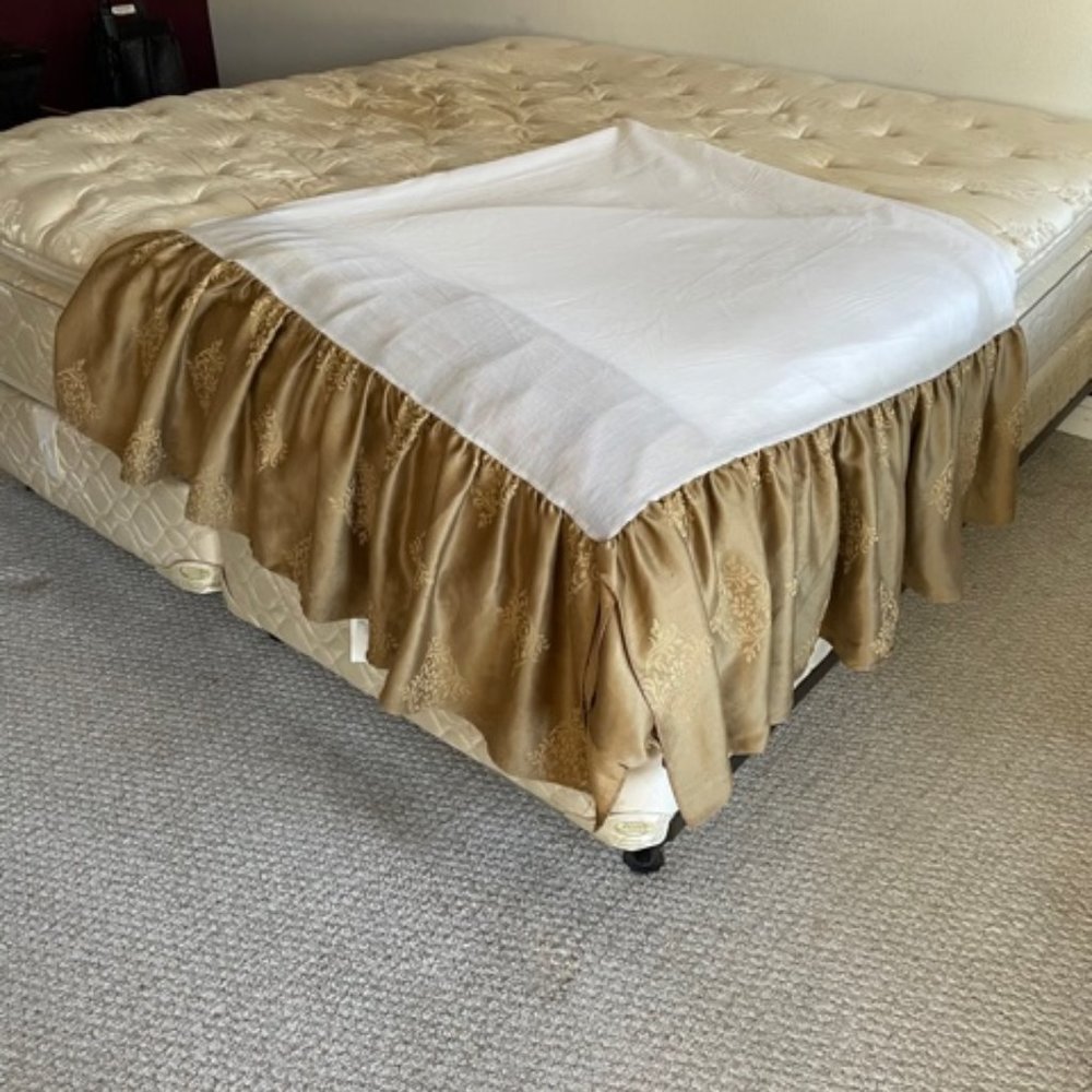 Duvet Cover & Dust Ruffle - Picture 2 of 4